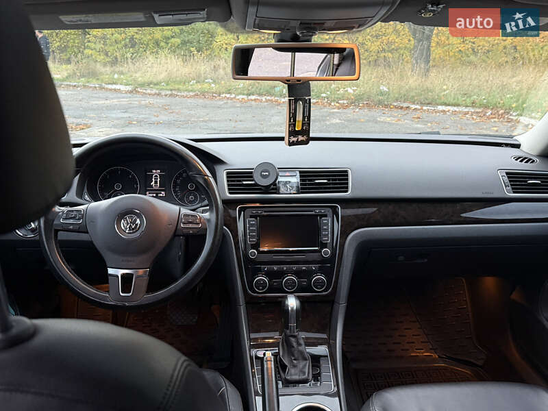 Седан Volkswagen Passat 2013 в Днепре