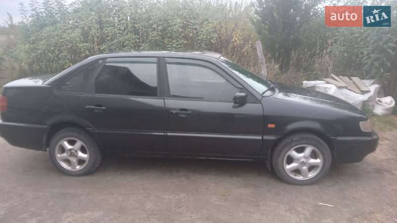 Седан Volkswagen Passat 1994 в Костополе