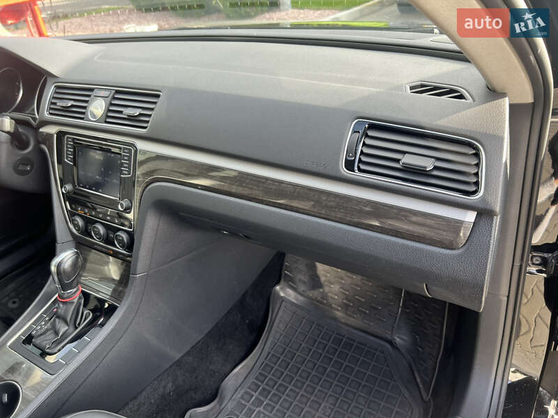 Седан Volkswagen Passat 2016 в Києві