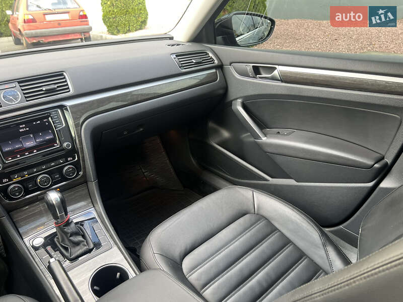 Седан Volkswagen Passat 2016 в Києві