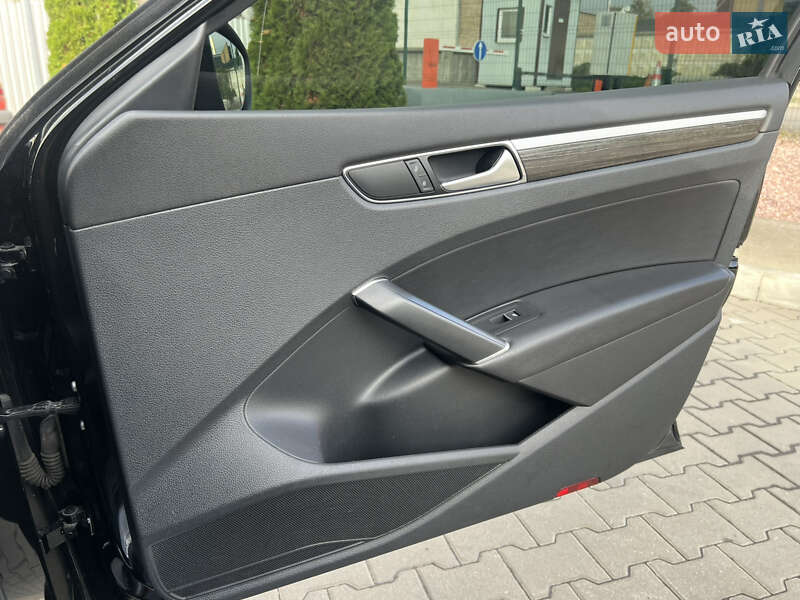 Седан Volkswagen Passat 2016 в Києві