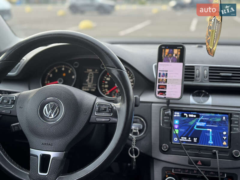 Универсал Volkswagen Passat 2011 в Киеве