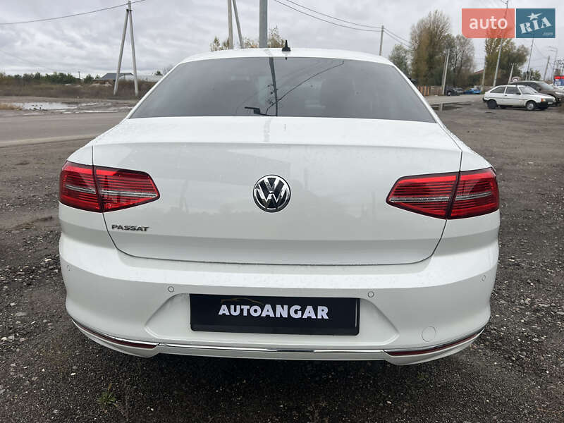 Седан Volkswagen Passat 2018 в Киеве