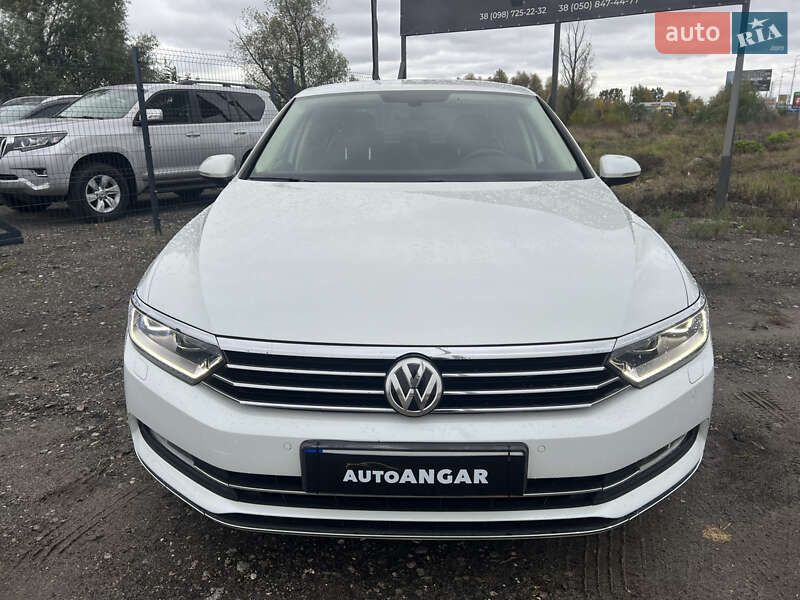 Седан Volkswagen Passat 2018 в Киеве