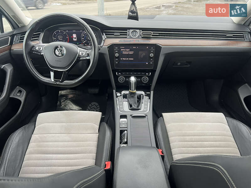 Седан Volkswagen Passat 2018 в Киеве