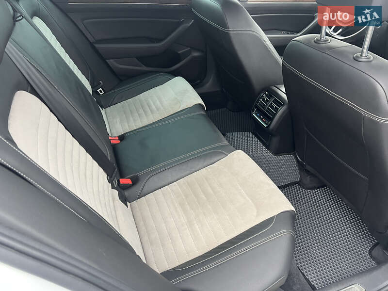 Седан Volkswagen Passat 2018 в Киеве