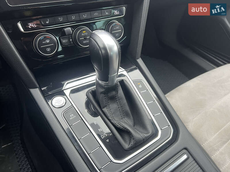 Седан Volkswagen Passat 2018 в Киеве