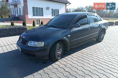 Седан Volkswagen Passat 2000 в 