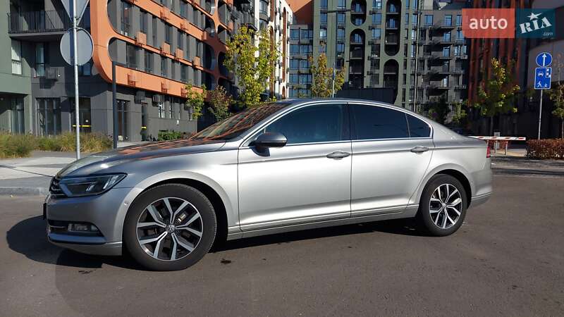 Седан Volkswagen Passat 2016 в Києві