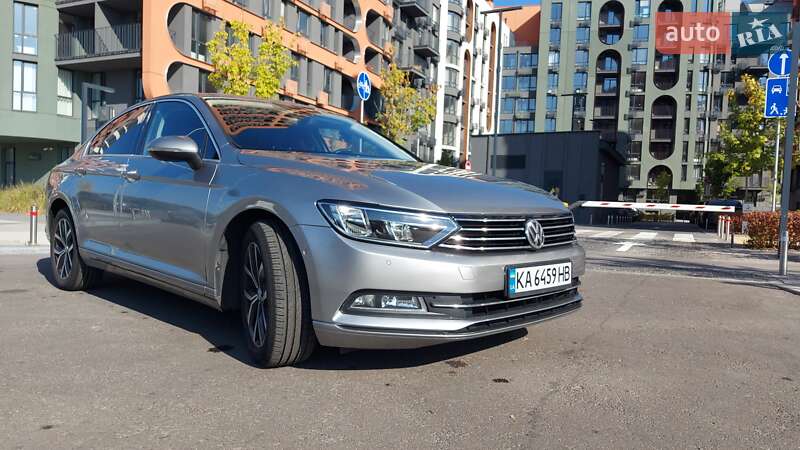 Седан Volkswagen Passat 2016 в Києві
