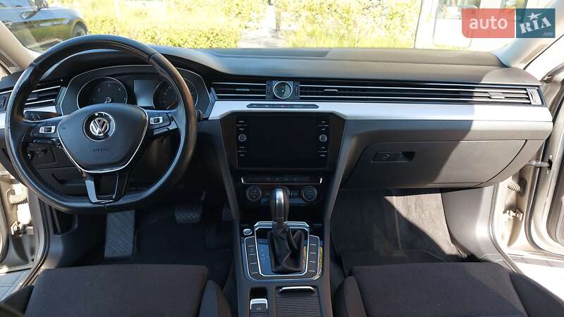 Седан Volkswagen Passat 2016 в Києві