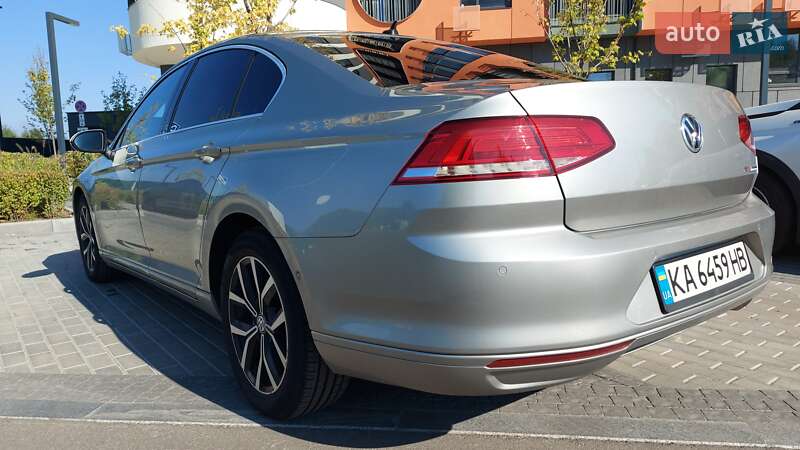 Седан Volkswagen Passat 2016 в Києві