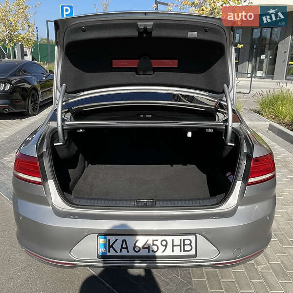 Седан Volkswagen Passat 2016 в Києві