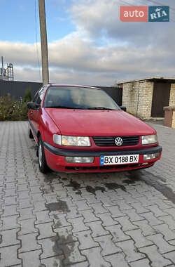 Седан Volkswagen Passat 1993 в  Седан Volkswagen Passat 1993 в