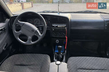 Седан Volkswagen Passat 1993 в  фото 5 Седан Volkswagen Passat 1993 в