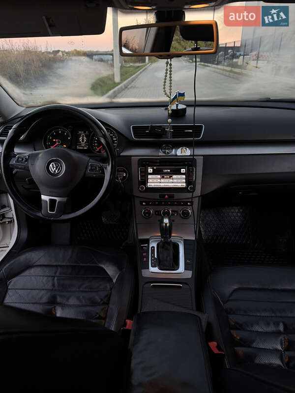 Універсал Volkswagen Passat 2012 в Івано-Франківську