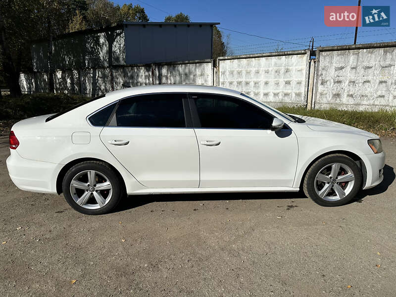 Седан Volkswagen Passat 2012 в Львове