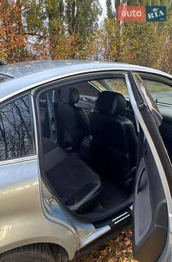 Седан Volkswagen Passat 2004 в  фото 13 Седан Volkswagen Passat 2004 в