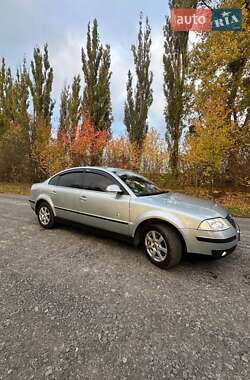 Седан Volkswagen Passat 2004 в  фото 18 Седан Volkswagen Passat 2004 в