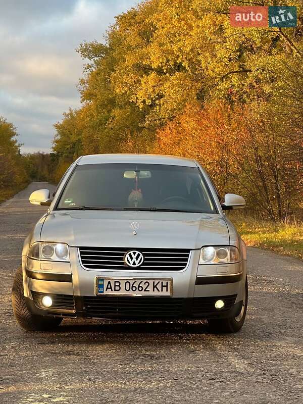 Седан Volkswagen Passat 2004 в  фото Седан Volkswagen Passat 2004 в