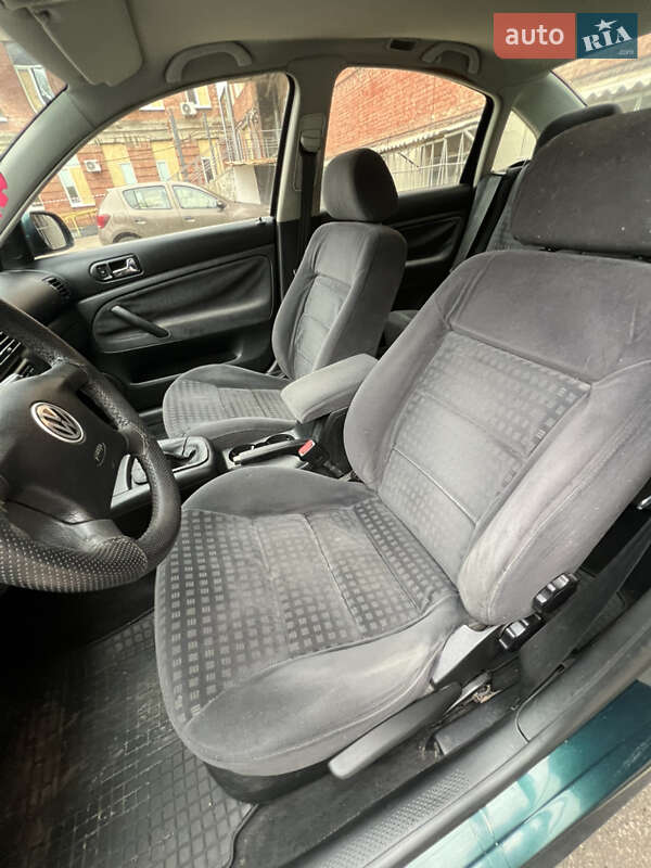 Седан Volkswagen Passat 2001 в Харкові