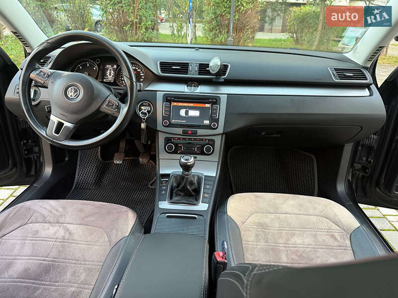 Универсал Volkswagen Passat 2011 в Ивано-Франковске