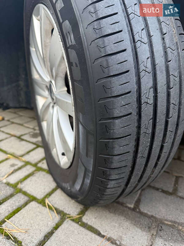 Универсал Volkswagen Passat 2011 в Ивано-Франковске