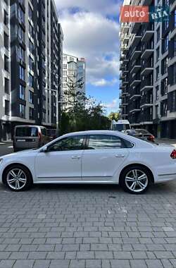 Седан Volkswagen Passat 2014 в 