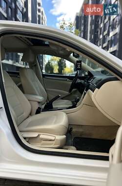 Седан Volkswagen Passat 2014 в 