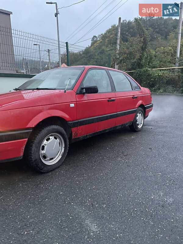 Седан Volkswagen Passat 1989 в Виноградові