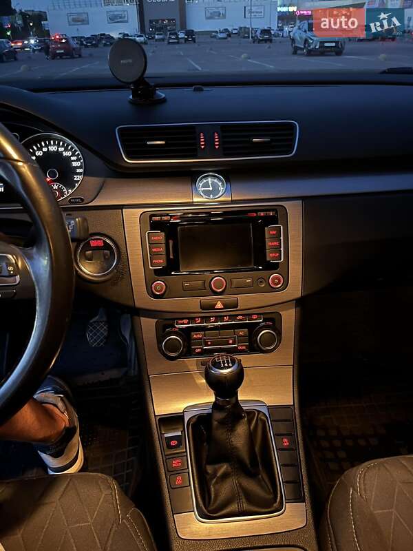 Универсал Volkswagen Passat 2011 в Житомире фото 8 Универсал Volkswagen Passat 2011 в Житомире