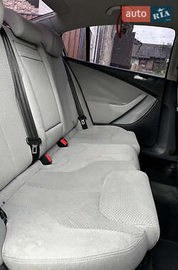 Седан Volkswagen Passat 2005 в  фото 29 Седан Volkswagen Passat 2005 в