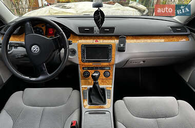 Седан Volkswagen Passat 2005 в  фото 40 Седан Volkswagen Passat 2005 в