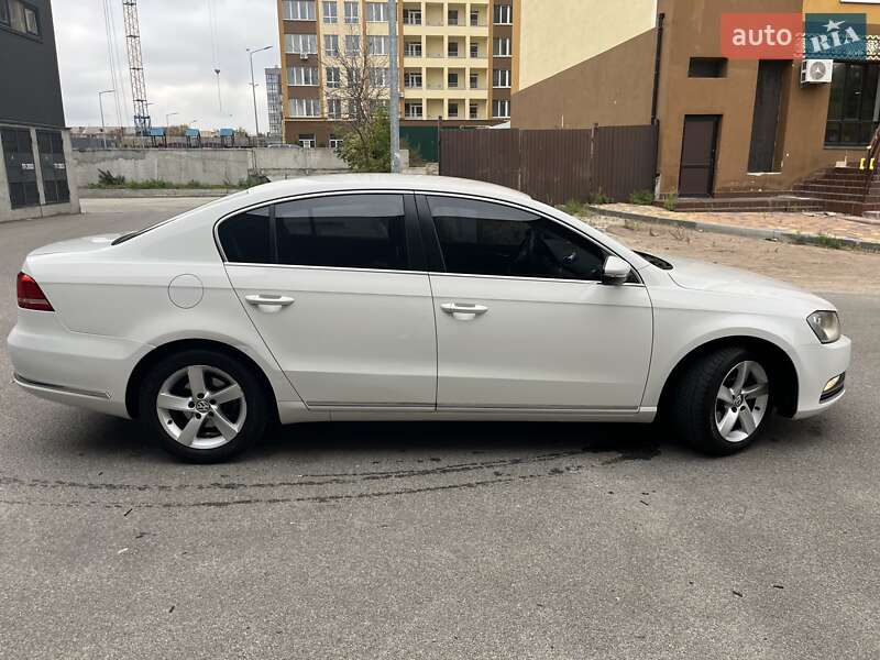 Седан Volkswagen Passat 2013 в Вишневому