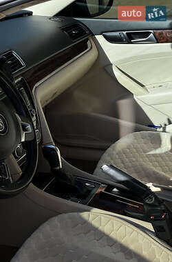 Седан Volkswagen Passat 2012 в Львове