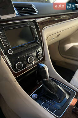 Седан Volkswagen Passat 2012 в Львове
