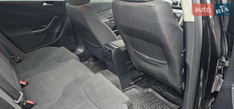 Седан Volkswagen Passat 2006 в Киеве