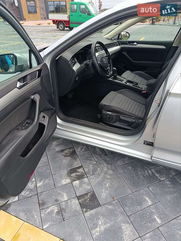 Універсал Volkswagen Passat 2019 в Звягелі фото 15 Універсал Volkswagen Passat 2019 в Звягелі