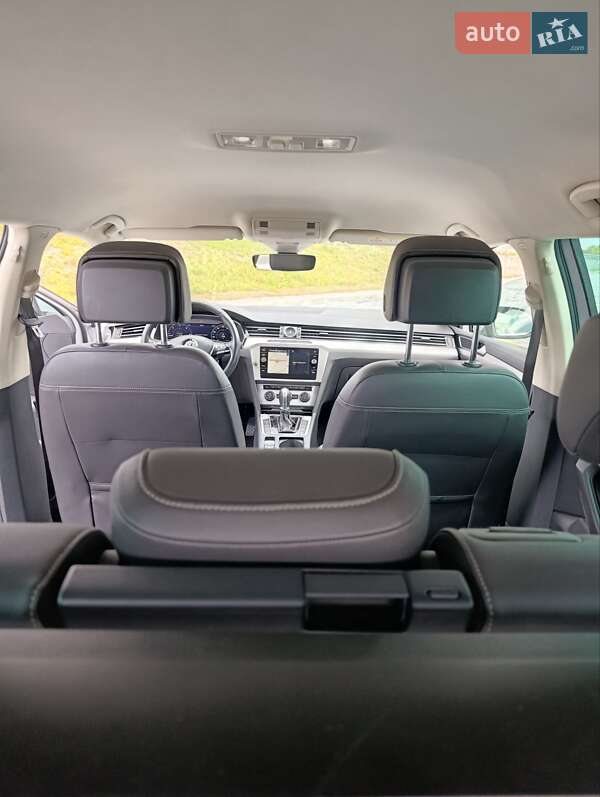 Універсал Volkswagen Passat 2019 в Звягелі фото 16 Універсал Volkswagen Passat 2019 в Звягелі