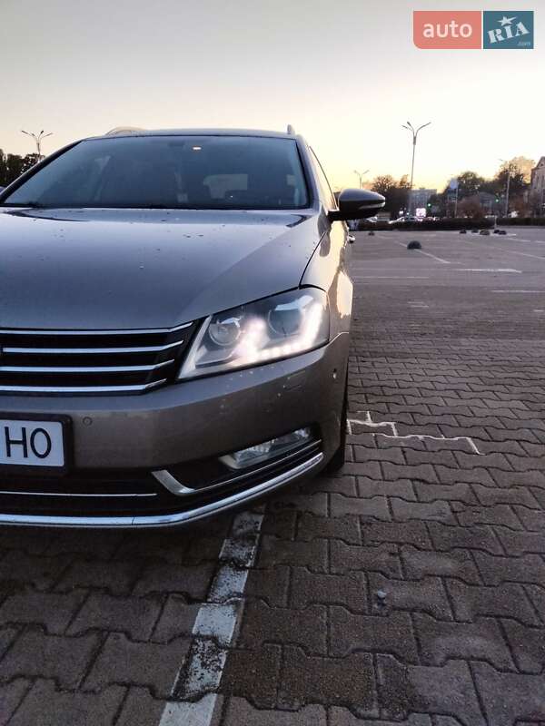 Универсал Volkswagen Passat 2011 в Житомире