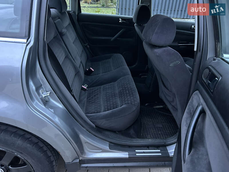 Седан Volkswagen Passat 2002 в Долині