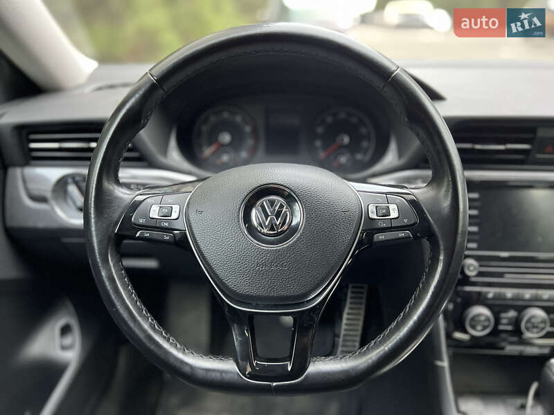 Седан Volkswagen Passat 2020 в Киеве