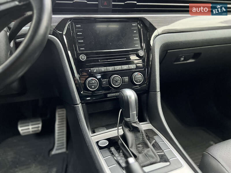 Седан Volkswagen Passat 2020 в Киеве