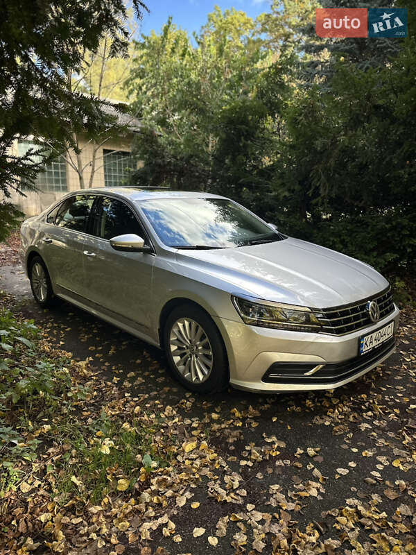 Седан Volkswagen Passat 2016 в Киеве