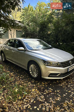 Седан Volkswagen Passat 2016 в  фото 6 Седан Volkswagen Passat 2016 в