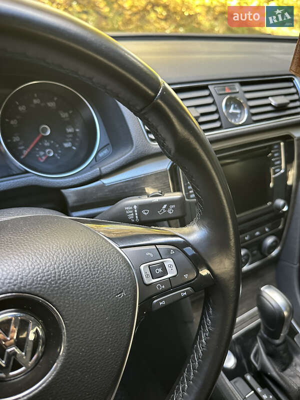 Седан Volkswagen Passat 2016 в Киеве