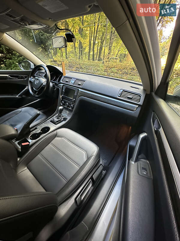 Седан Volkswagen Passat 2016 в Киеве