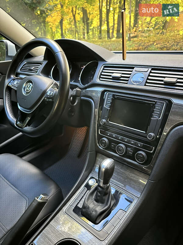 Седан Volkswagen Passat 2016 в Киеве