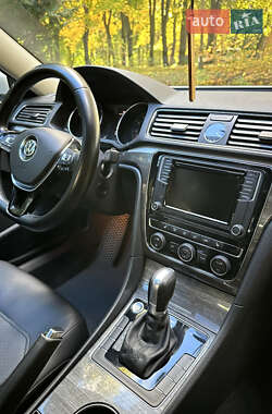 Седан Volkswagen Passat 2016 в  фото 21 Седан Volkswagen Passat 2016 в