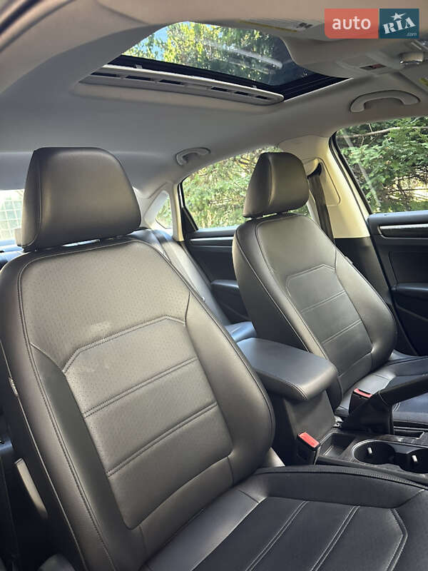 Седан Volkswagen Passat 2016 в Киеве